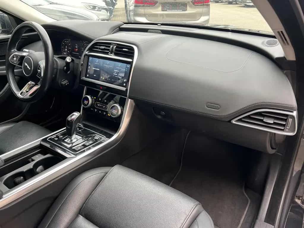 Jaguar XE S/LEDER/NAVI/TEMPOMAT/AUTOMATIK/DAB/MEMORY 04/2021-photo-24