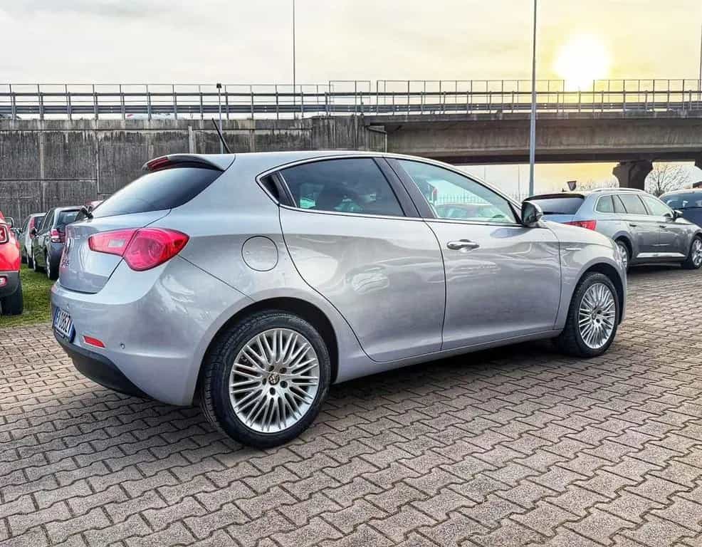 Alfa Romeo Giulietta 1.4 Turbo MultiAir TCT Excl 05/2014-photo-4