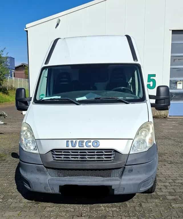 Iveco Daily HKa 35 S AHK Klima Kamera Webasto Isri Ra 11/2012-photo-1