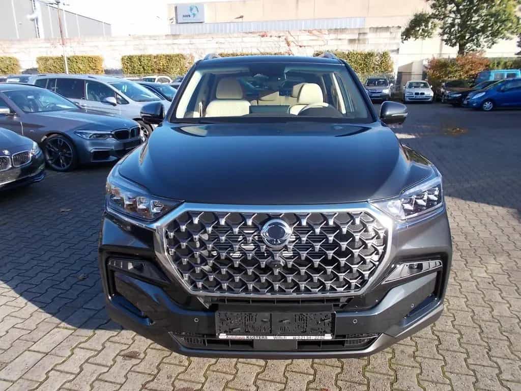 Ssangyong REXTON Sapphire 4WD  Leder el.SD Alu20"Allwetter 01/2024-photo-1