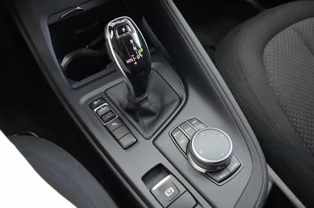 BMW X1 sDrive 18i Advantage *AUTOMATIK*ERST 55TKM!* 10/2017-photo-12