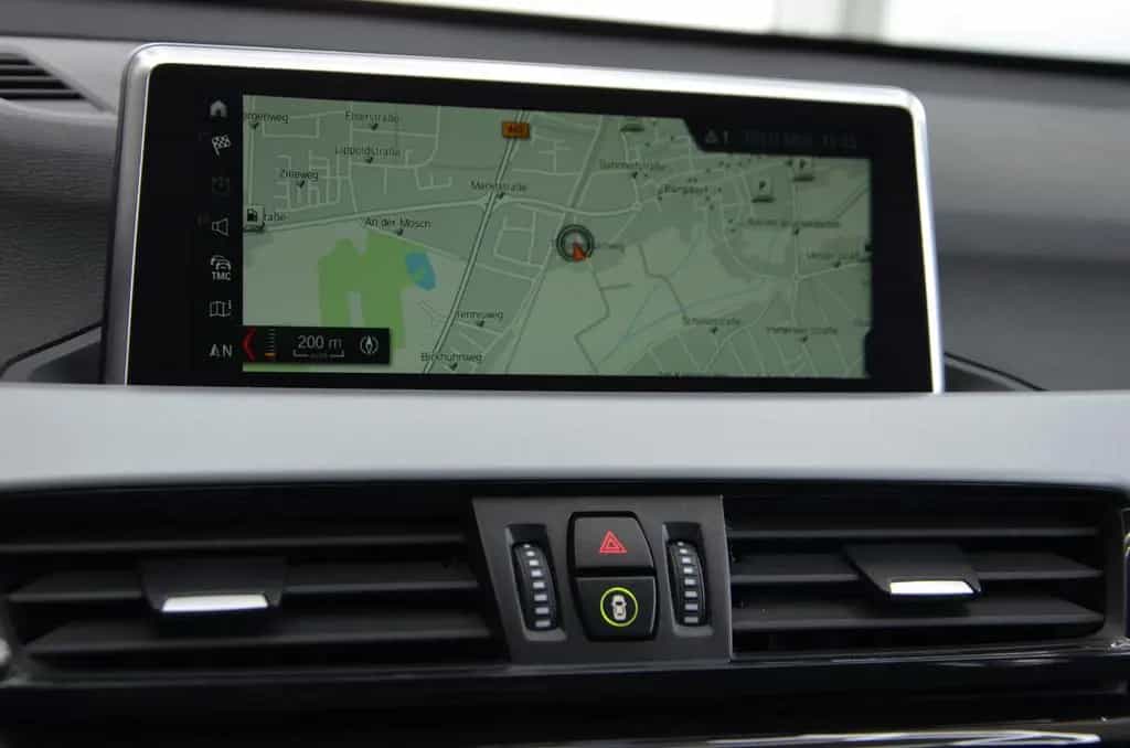 BMW X1 sDrive 18i Advantage *AUTOMATIK*ERST 55TKM!* 10/2017-photo-13