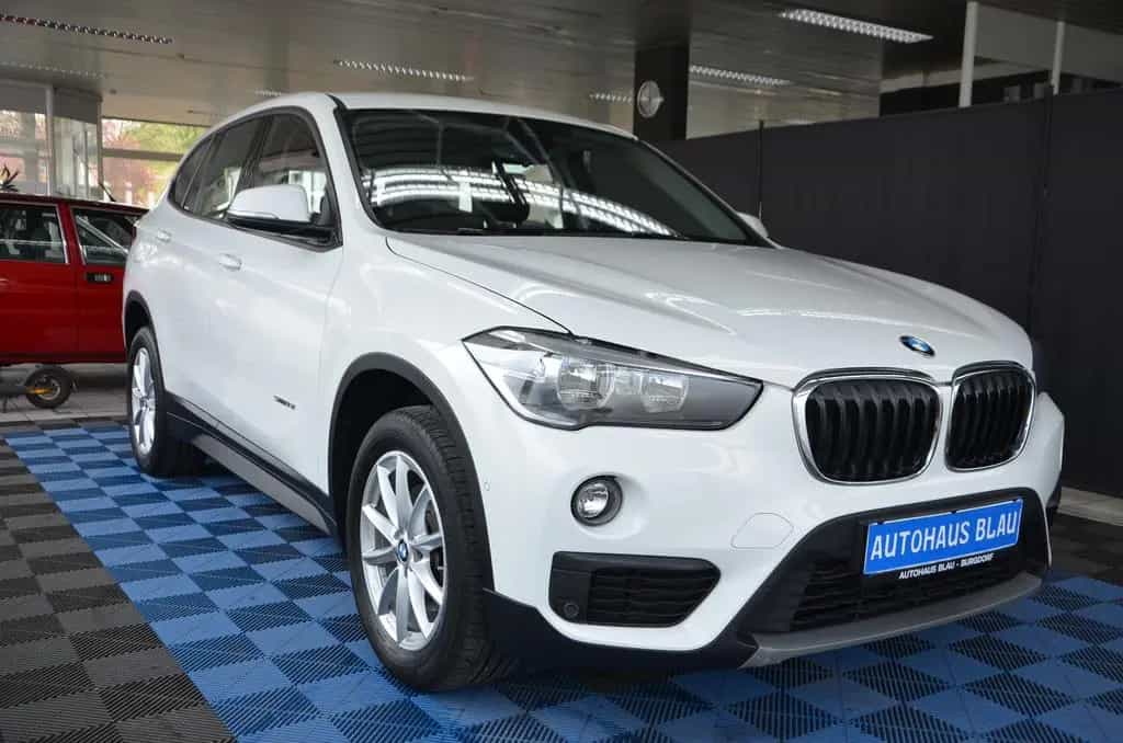 BMW X1 sDrive 18i Advantage *AUTOMATIK*ERST 55TKM!* 10/2017-photo-2