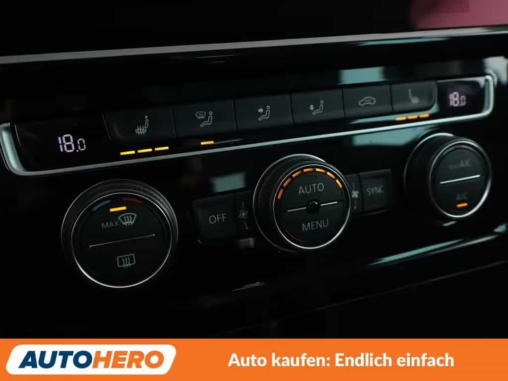 Volkswagen Golf VII 1.5 TSI ACT Highline BMT Aut.*NAVI*LED* 07/2017-photo-23