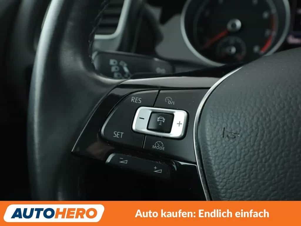Volkswagen Golf VII 1.5 TSI ACT Highline BMT Aut.*NAVI*LED* 07/2017-photo-27