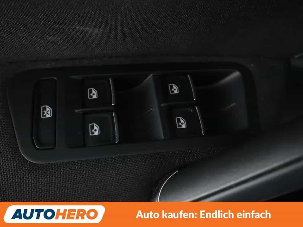 Volkswagen Golf VII 1.5 TSI ACT Highline BMT Aut.*NAVI*LED* 07/2017-photo-28