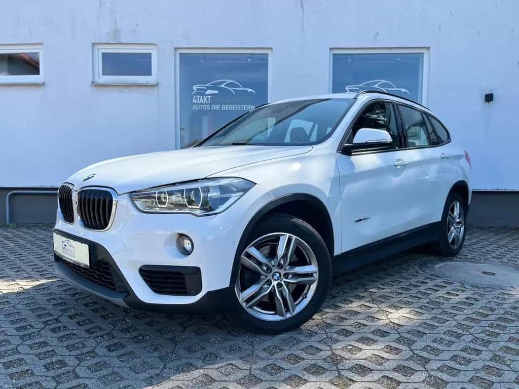 BMW X1 xDrive20d Automatik Leder Navi LED PANO PDC 11/2017-photo-1