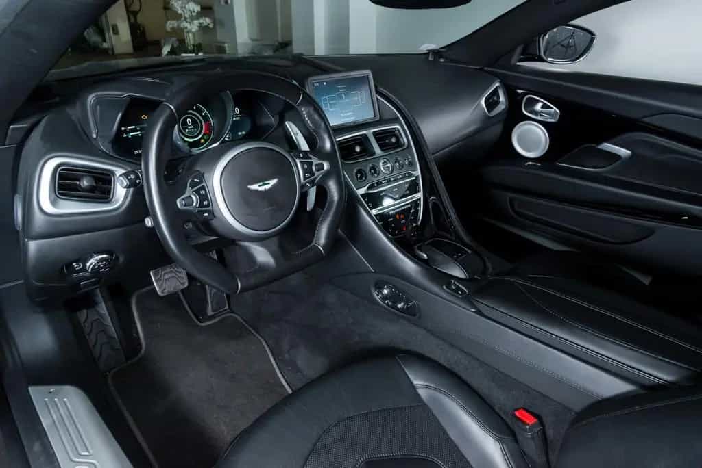 Aston Martin DBS Superleggera Coupé 5.2 V12 11/2018-photo-11