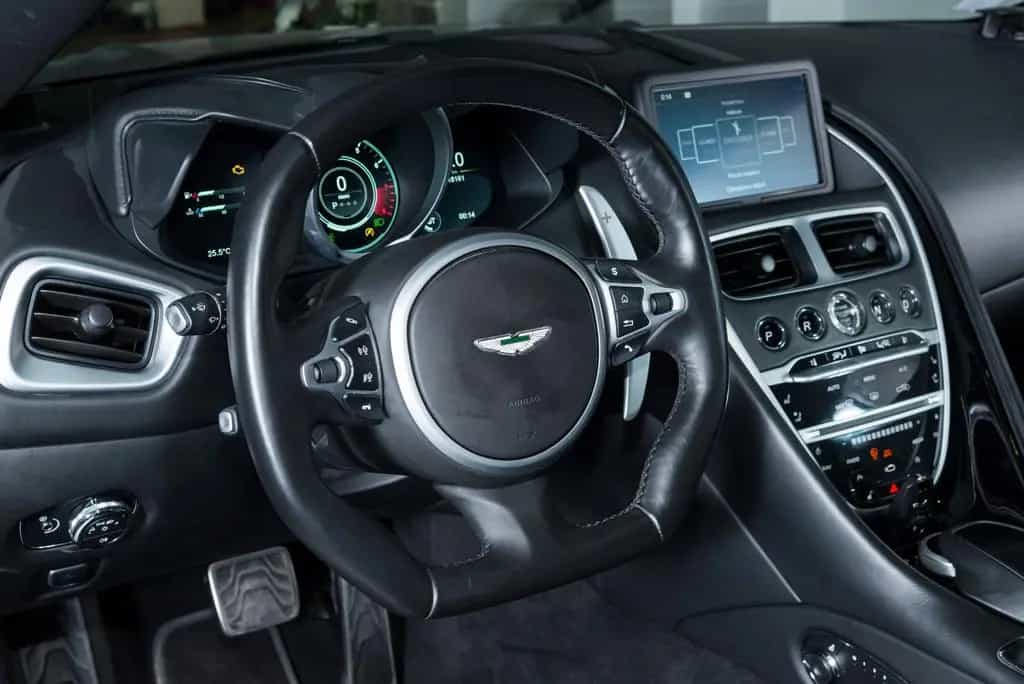 Aston Martin DBS Superleggera Coupé 5.2 V12 11/2018-photo-12