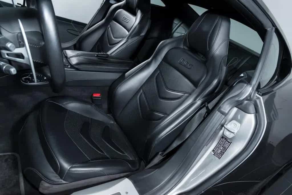 Aston Martin DBS Superleggera Coupé 5.2 V12 11/2018-photo-13