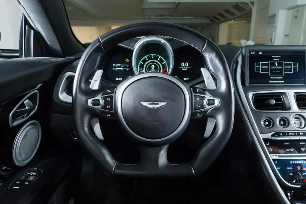 Aston Martin DBS Superleggera Coupé 5.2 V12 11/2018-photo-17