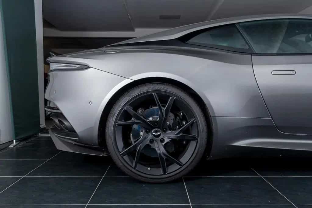 Aston Martin DBS Superleggera Coupé 5.2 V12 11/2018-photo-9