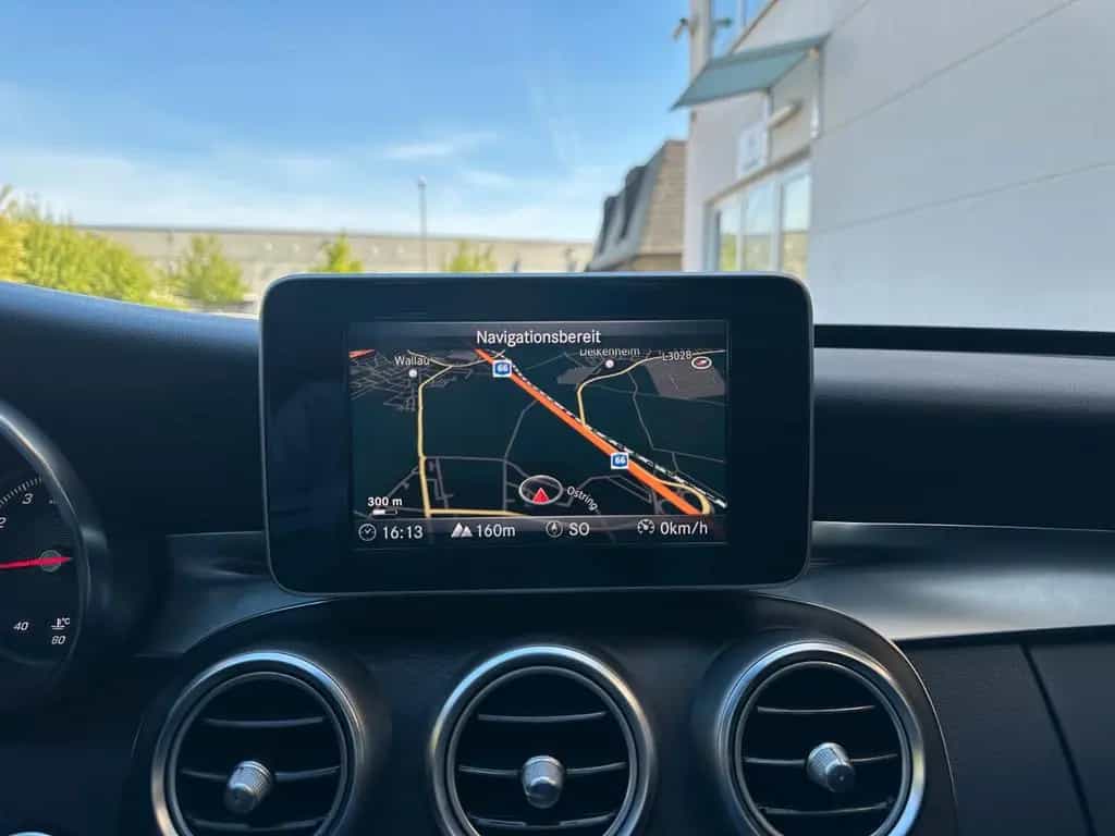 Mercedes-Benz C-Class 300 AMG-LINE LED CARPLAY BURMESTER PANO 360° 02/2018-photo-18