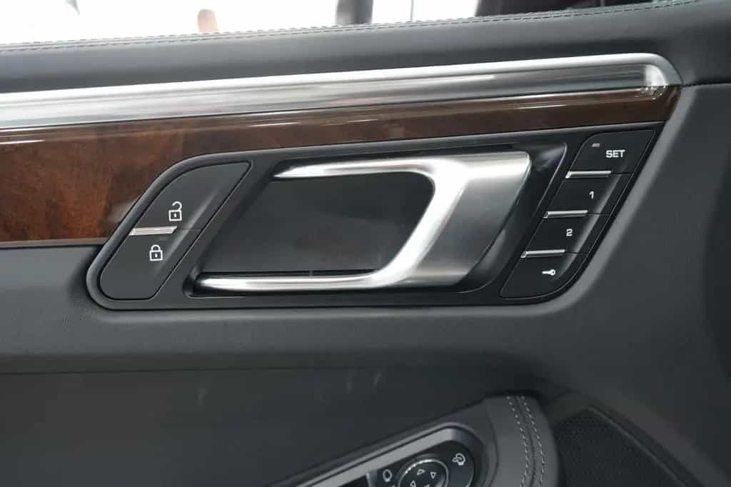 Porsche Macan S*CHRONO*LUFTFEDER.*PANO*14-WEGE*BOSE*1.HD 07/2023-photo-19
