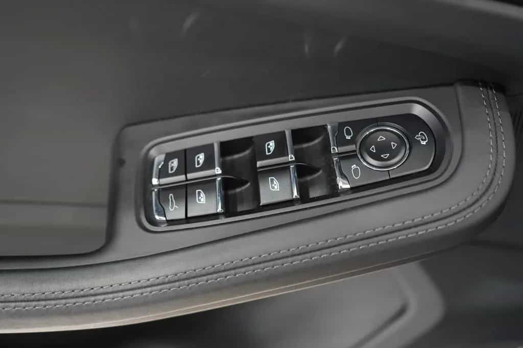 Porsche Macan S*CHRONO*LUFTFEDER.*PANO*14-WEGE*BOSE*1.HD 07/2023-photo-20