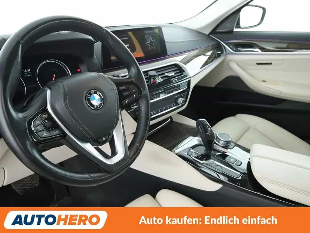 BMW 5 Series 530i Luxury Line Aut.*NAV*HUD*ACC*360CAM*PDC 03/2018-photo-8