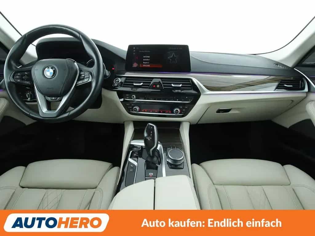 BMW 5 Series 530i Luxury Line Aut.*NAV*HUD*ACC*360CAM*PDC 03/2018-photo-9