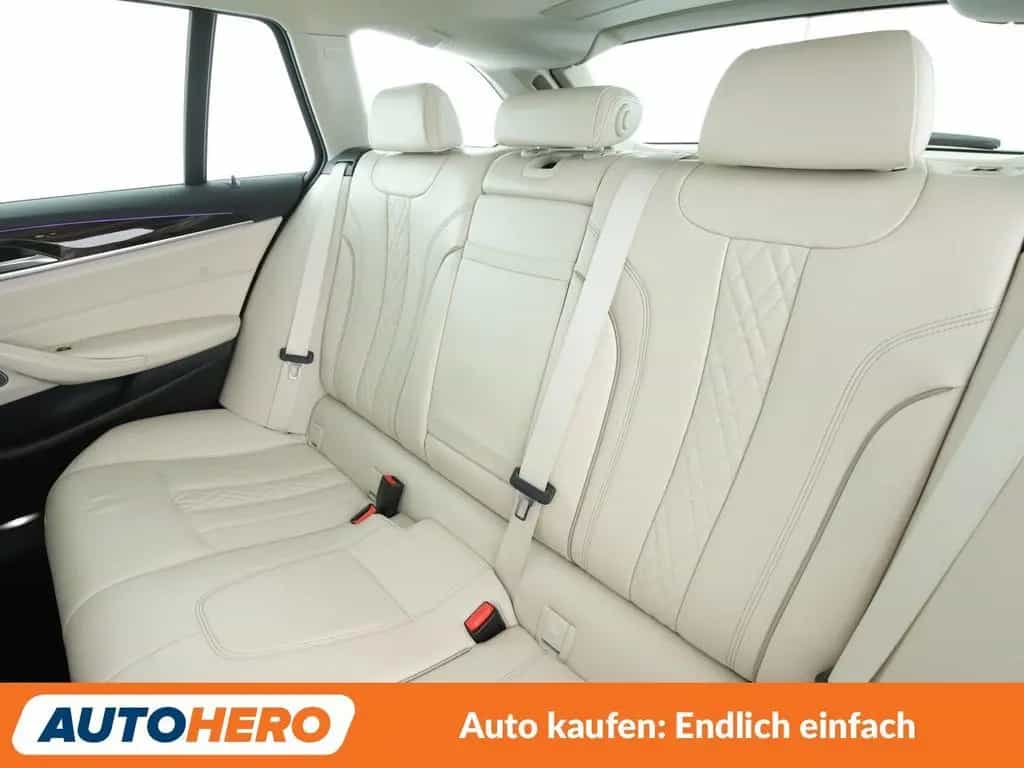BMW 5 Series 530i Luxury Line Aut.*NAV*HUD*ACC*360CAM*PDC 03/2018-photo-11