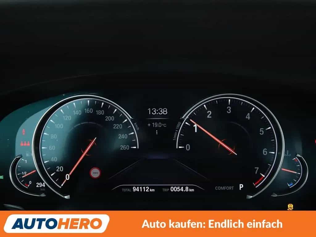 BMW 5 Series 530i Luxury Line Aut.*NAV*HUD*ACC*360CAM*PDC 03/2018-photo-17