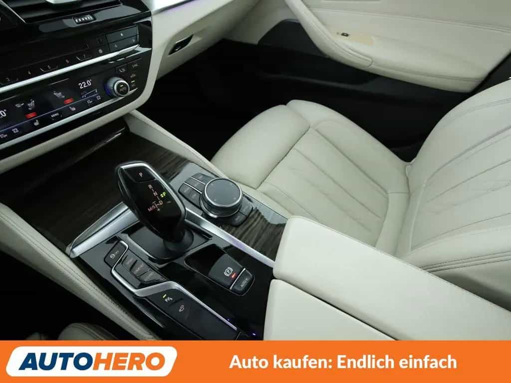 BMW 5 Series 530i Luxury Line Aut.*NAV*HUD*ACC*360CAM*PDC 03/2018-photo-22
