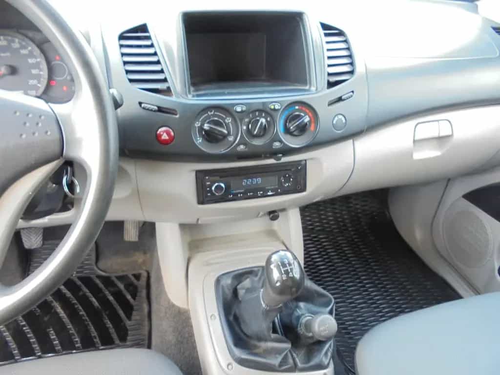 Mitsubishi L200 2.5 DI - D Hardtop KLIMA AHK 70 Tkm!! 08/2015-photo-12