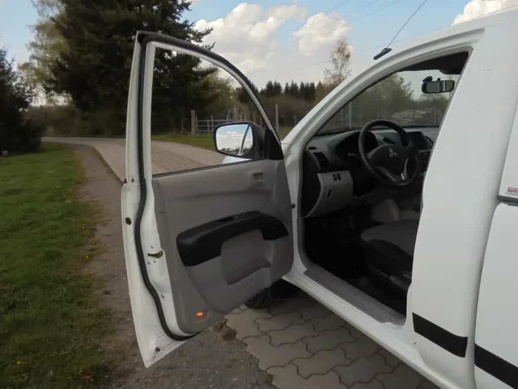 Mitsubishi L200 2.5 DI - D Hardtop KLIMA AHK 70 Tkm!! 08/2015-photo-18