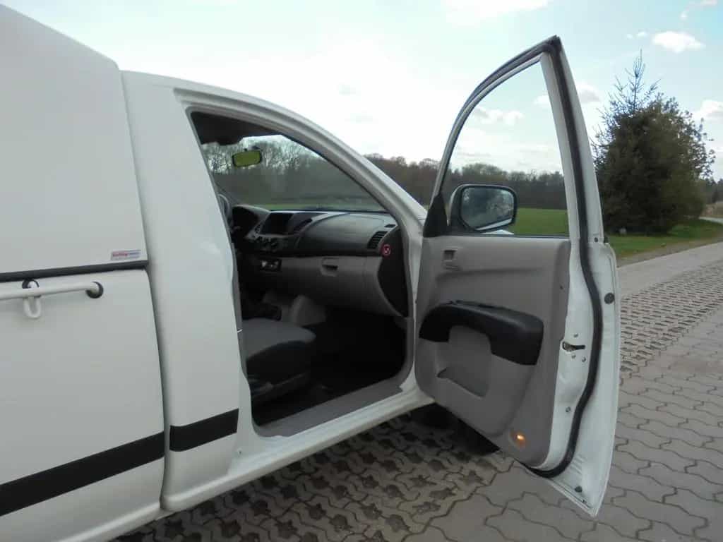 Mitsubishi L200 2.5 DI - D Hardtop KLIMA AHK 70 Tkm!! 08/2015-photo-28
