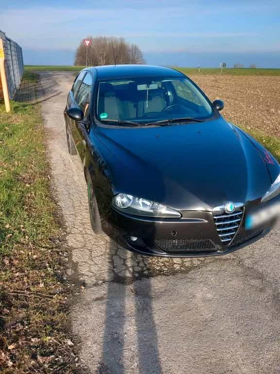 Alfa Romeo 147 TÜV neu 06/2006-photo-0