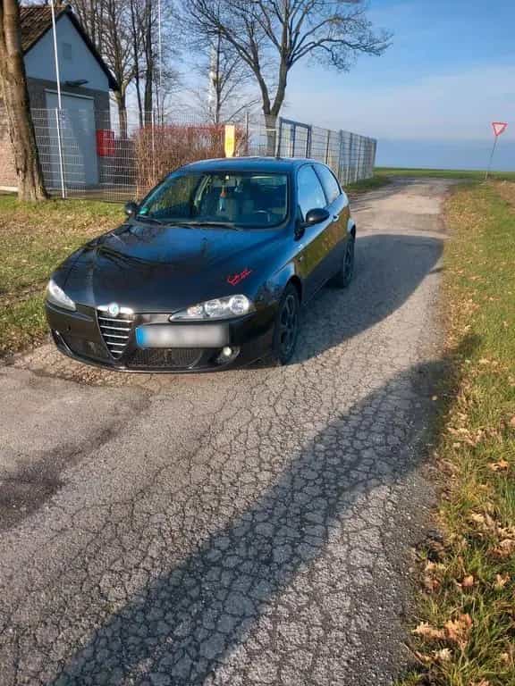 Alfa Romeo 147 TÜV neu 06/2006-photo-1