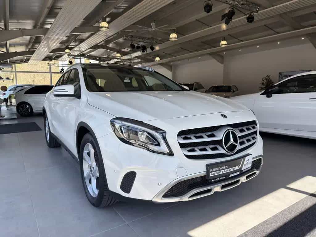 Mercedes-Benz GLA 200 Urban LED*PANO*SHZ*PDC 08/2017-photo-1