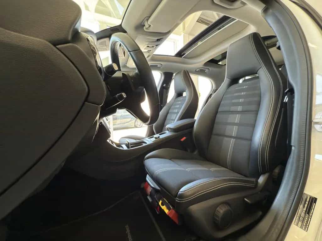 Mercedes-Benz GLA 200 Urban LED*PANO*SHZ*PDC 08/2017-photo-23