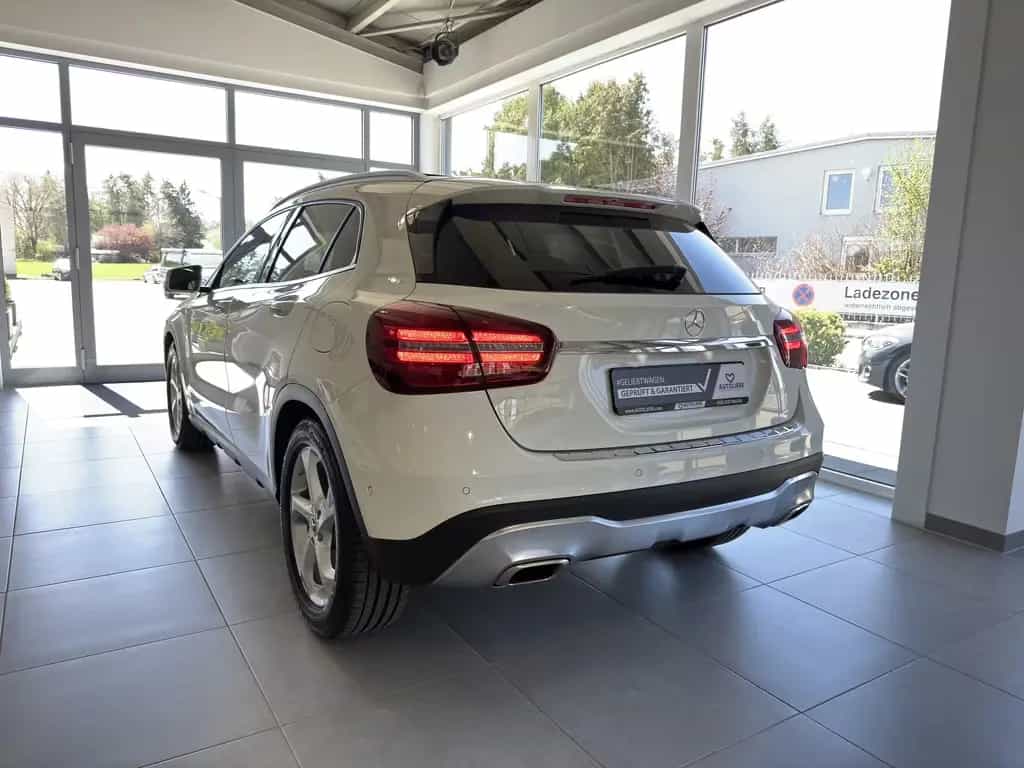 Mercedes-Benz GLA 200 Urban LED*PANO*SHZ*PDC 08/2017-photo-3