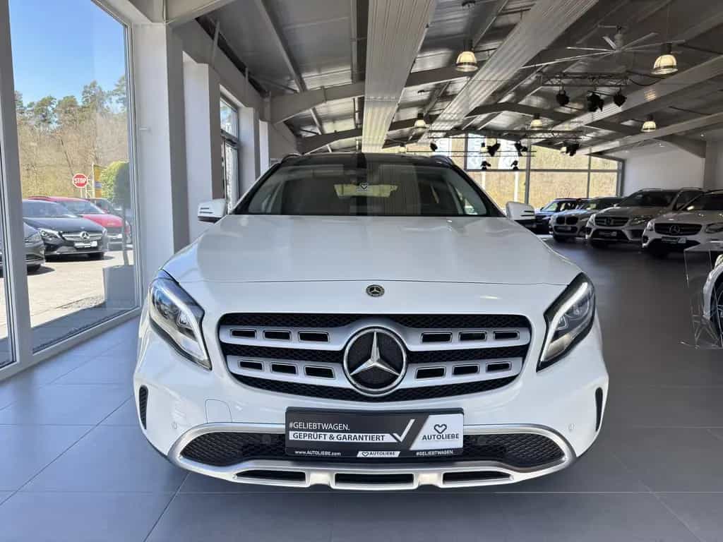 Mercedes-Benz GLA 200 Urban LED*PANO*SHZ*PDC 08/2017-photo-4