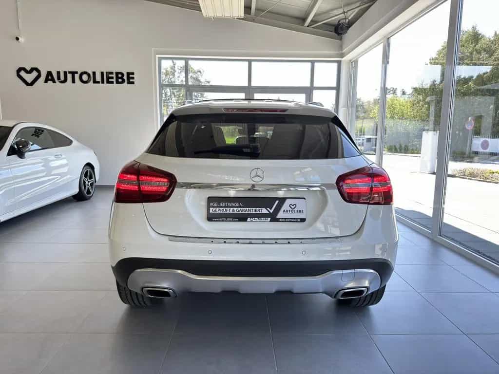 Mercedes-Benz GLA 200 Urban LED*PANO*SHZ*PDC 08/2017-photo-5