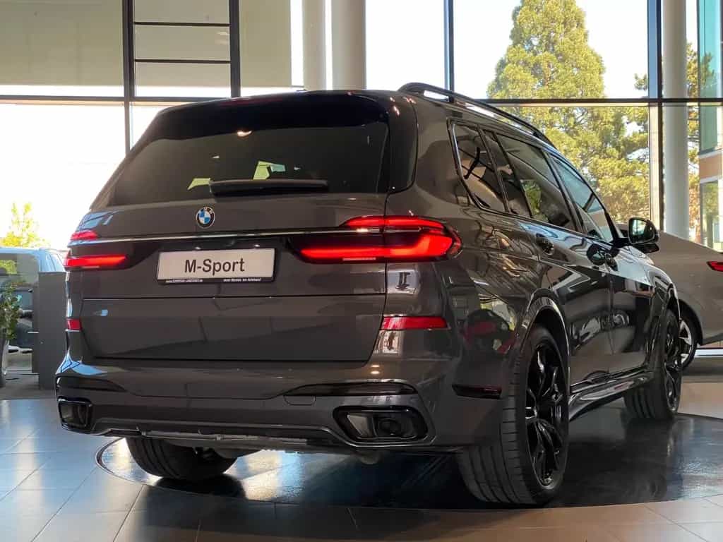 BMW X7 40d M-Sport Pro Carbon Sbel B&W ACC AHK 22" 02/2023-photo-1