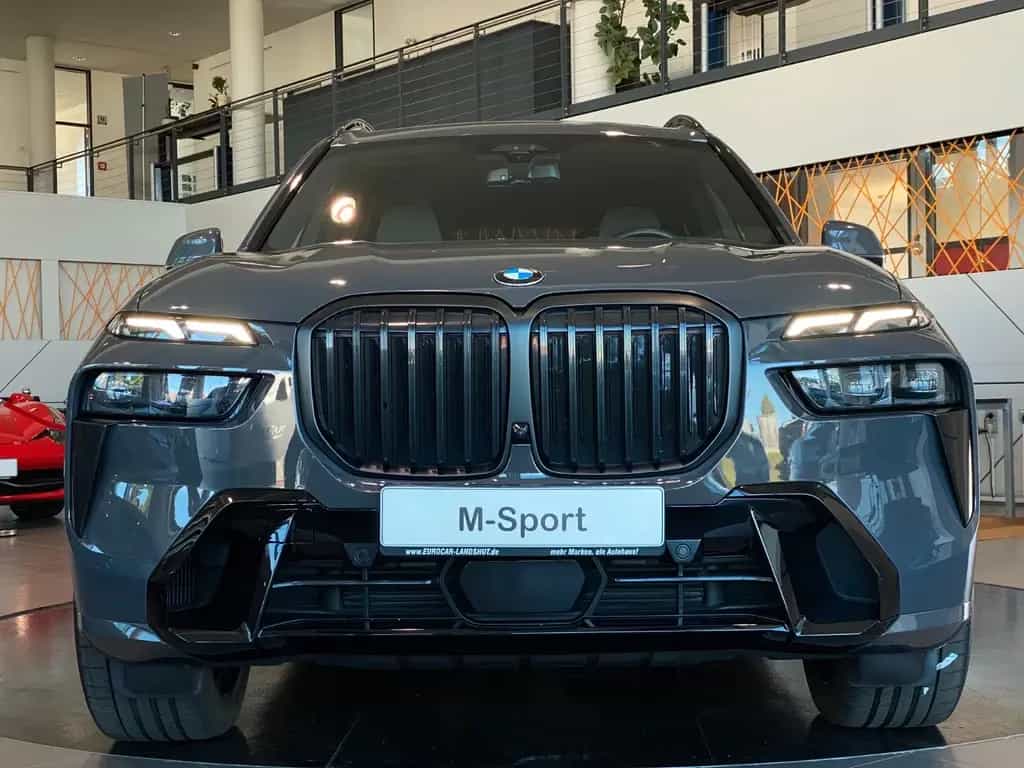 BMW X7 40d M-Sport Pro Carbon Sbel B&W ACC AHK 22" 02/2023-photo-3