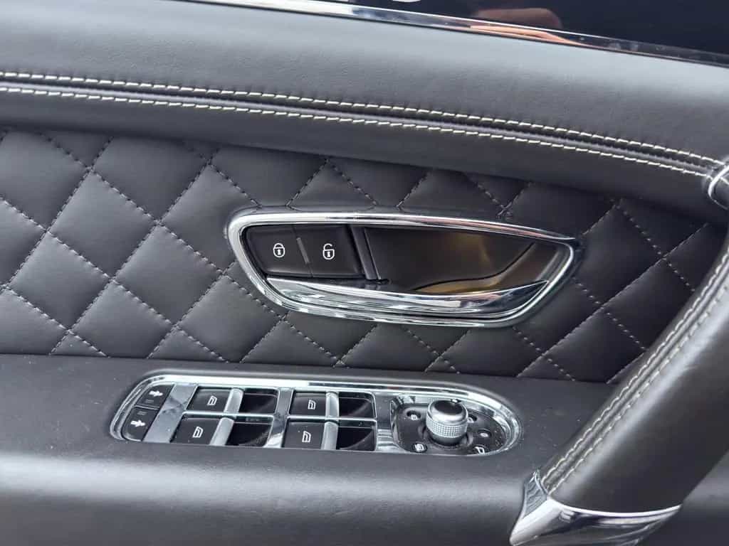 Bentley Bentayga 6.0 W12 4WD Aut. / CARBON / PANO 12/2018-photo-14
