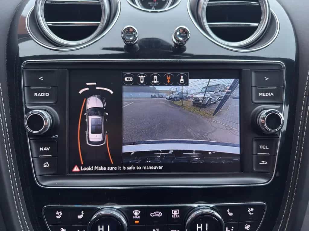 Bentley Bentayga 6.0 W12 4WD Aut. / CARBON / PANO 12/2018-photo-24