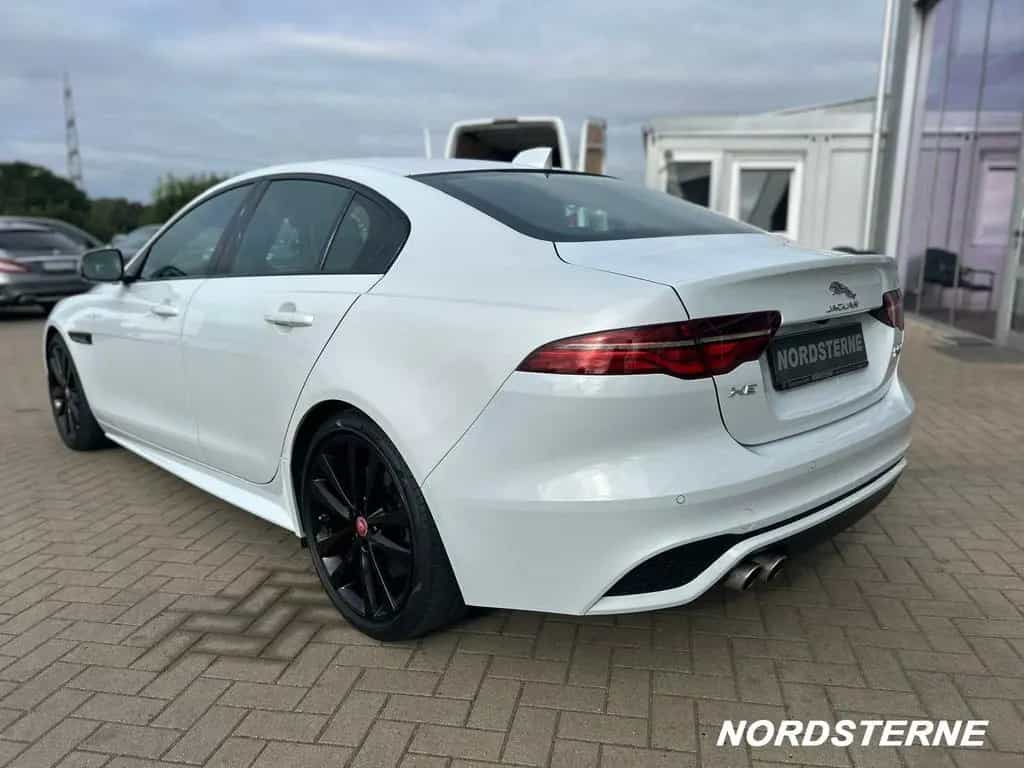 Jaguar XE D180 R-Dynamic S AWD LED+KAMERA+ACC+LEDER 07/2019-photo-2