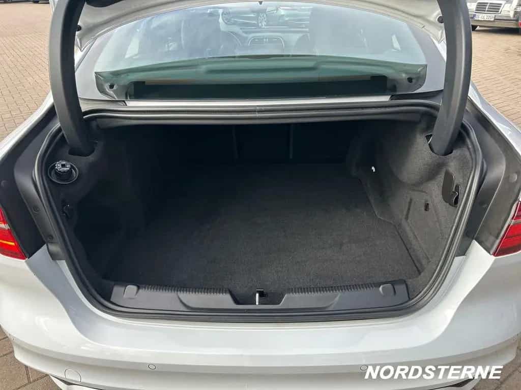 Jaguar XE D180 R-Dynamic S AWD LED+KAMERA+ACC+LEDER 07/2019-photo-4
