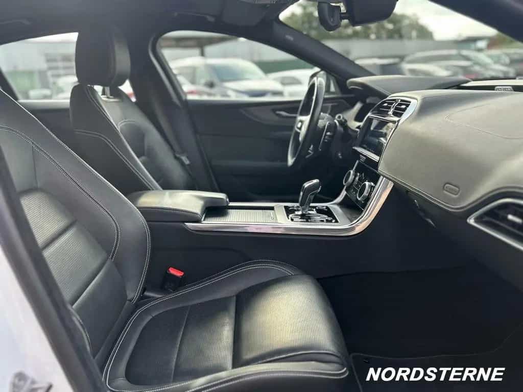 Jaguar XE D180 R-Dynamic S AWD LED+KAMERA+ACC+LEDER 07/2019-photo-8