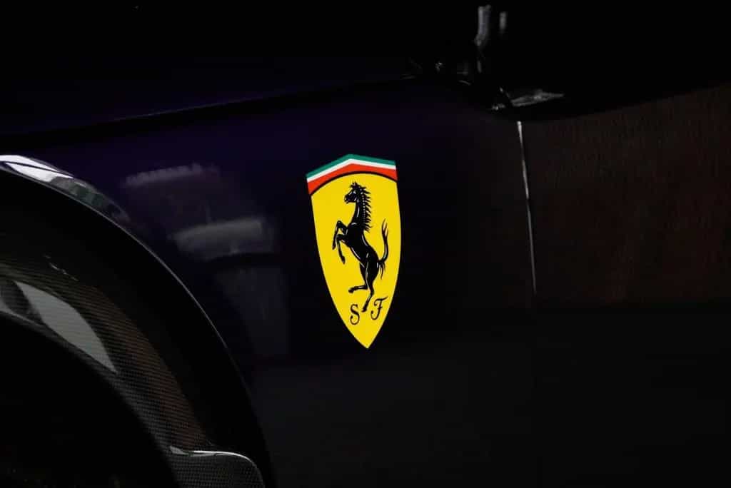 Ferrari Purosangue 6.5 V12 Carbon Burmester Atelier Mass 06/2024-photo-13