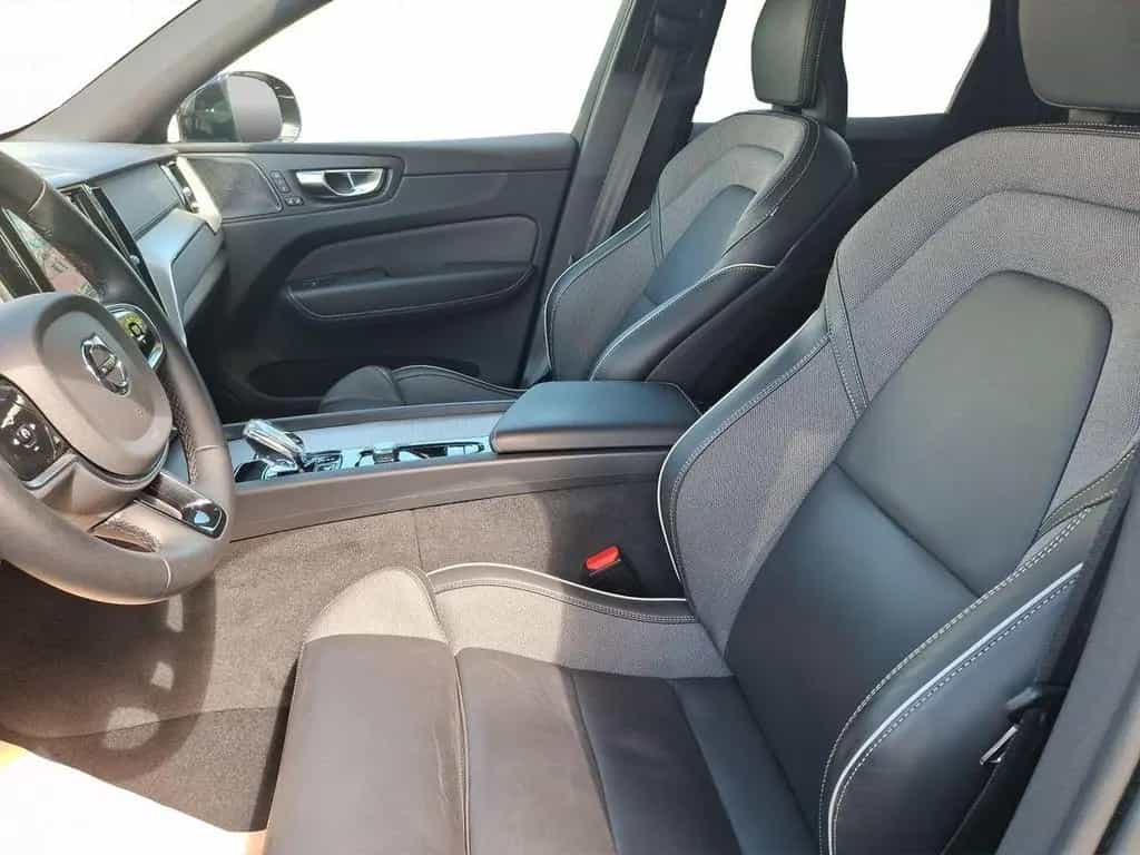 Volvo XC60 B5 AWD Diesel, Ultimate, 21"LM HUD Pano Kam 12/2022-photo-11
