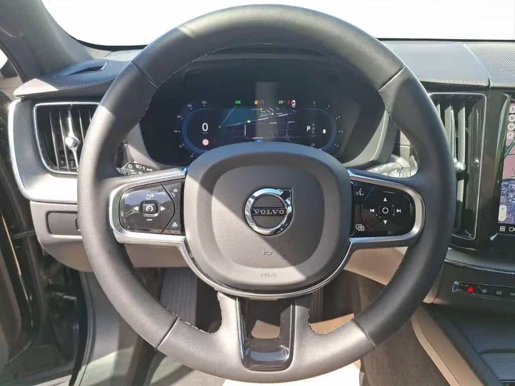 Volvo XC60 B5 AWD Diesel, Ultimate, 21"LM HUD Pano Kam 12/2022-photo-13