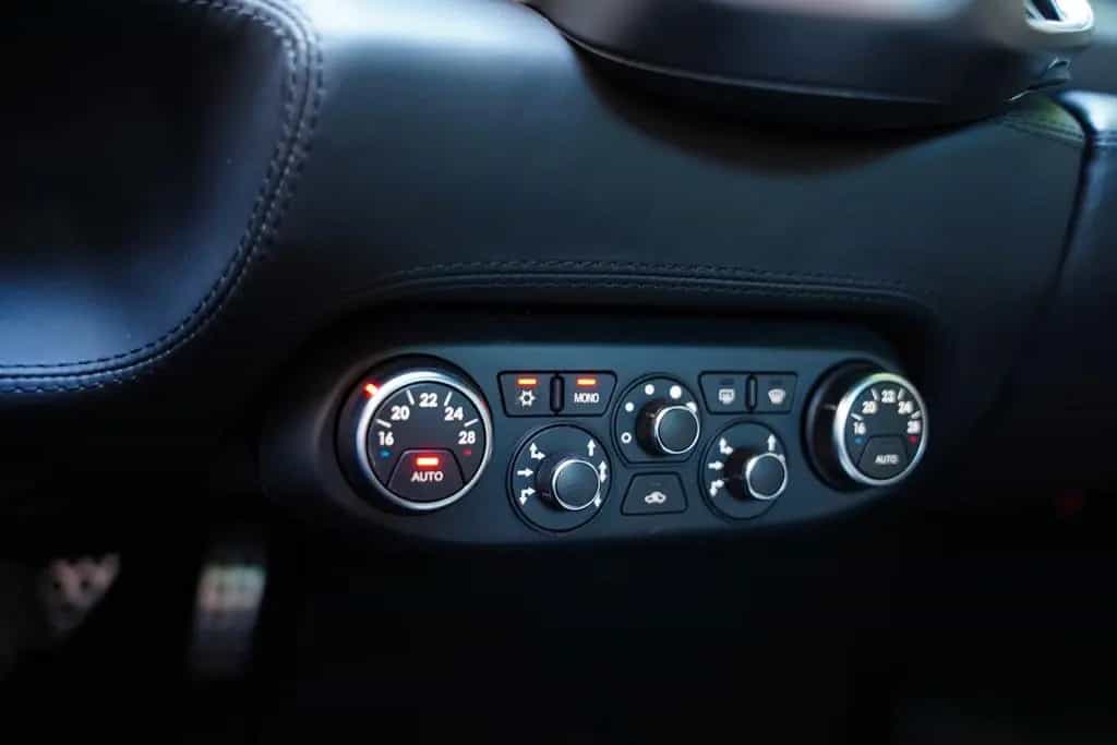 Ferrari 458 Italia Novitec Lifting Carbon 07/2011-photo-21
