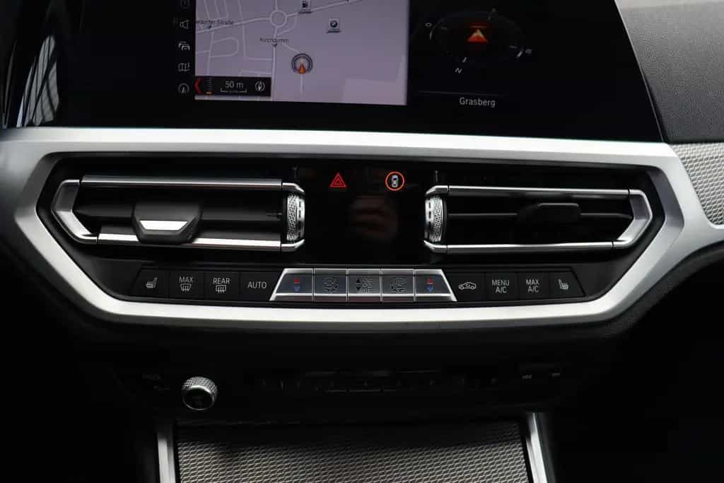 BMW 3 Series 320i Limousine aut. / M SPORT + NAVI + LED + LMR 08/2019-photo-9