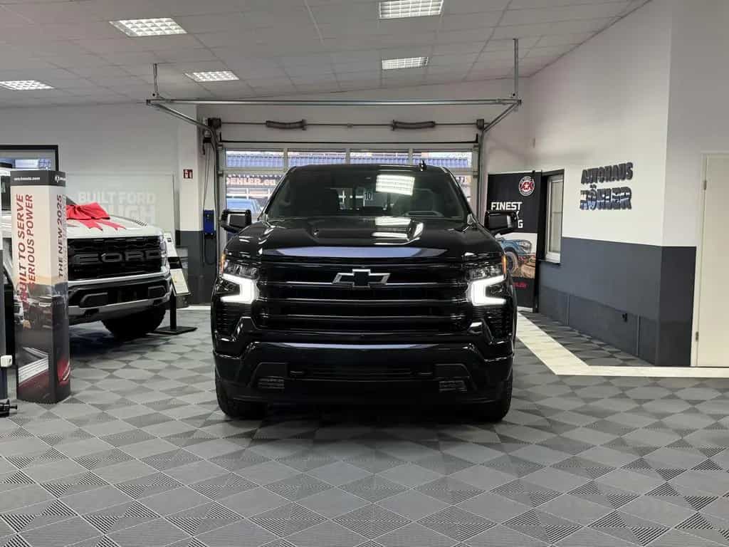 Chevrolet Silverado High Country Midnight Edition MY 25 6. null-photo-1