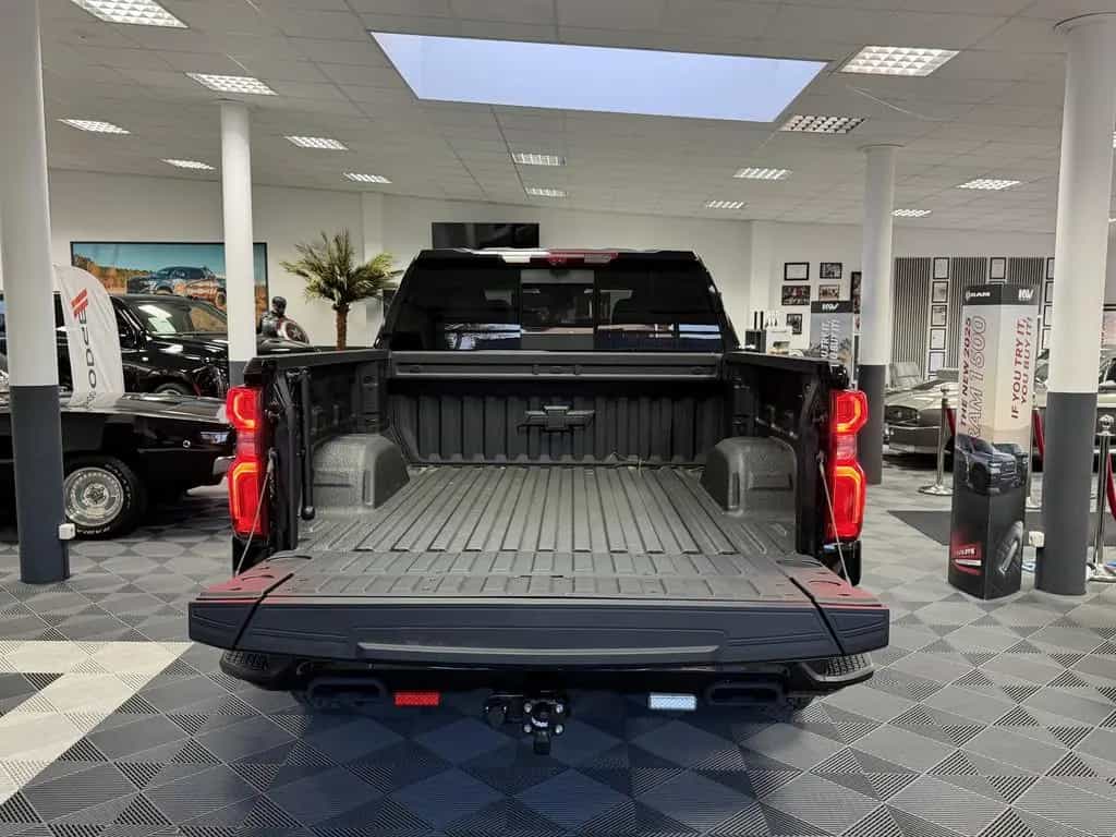 Chevrolet Silverado High Country Midnight Edition MY 25 6. null-photo-10
