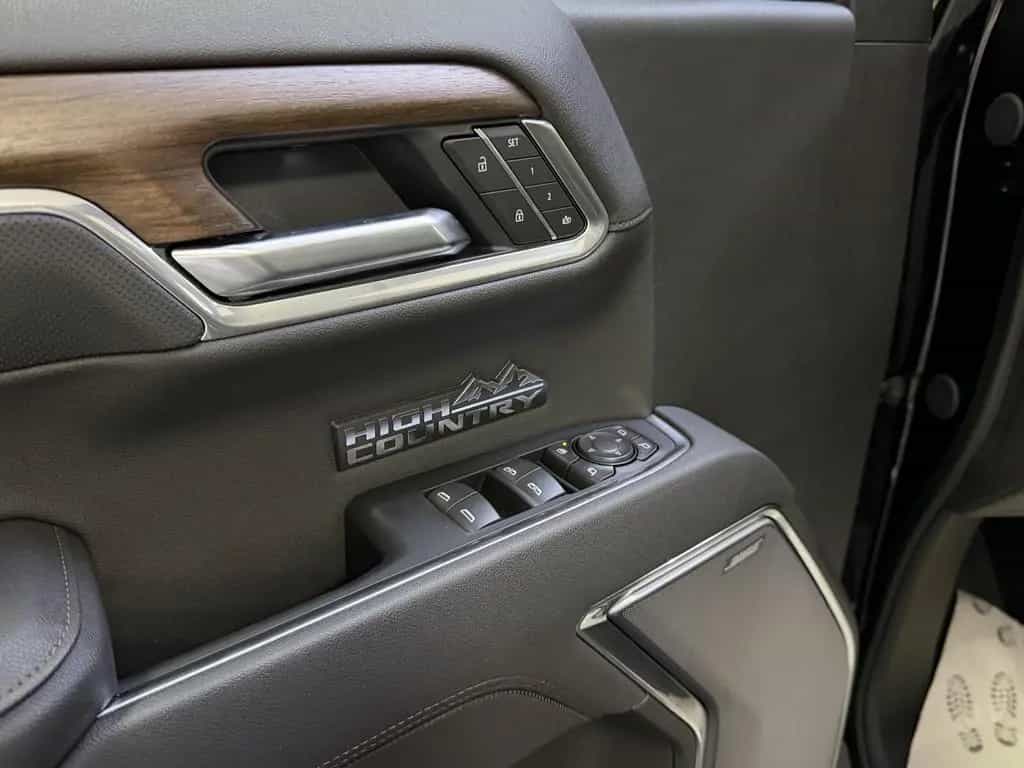 Chevrolet Silverado High Country Midnight Edition MY 25 6. null-photo-12
