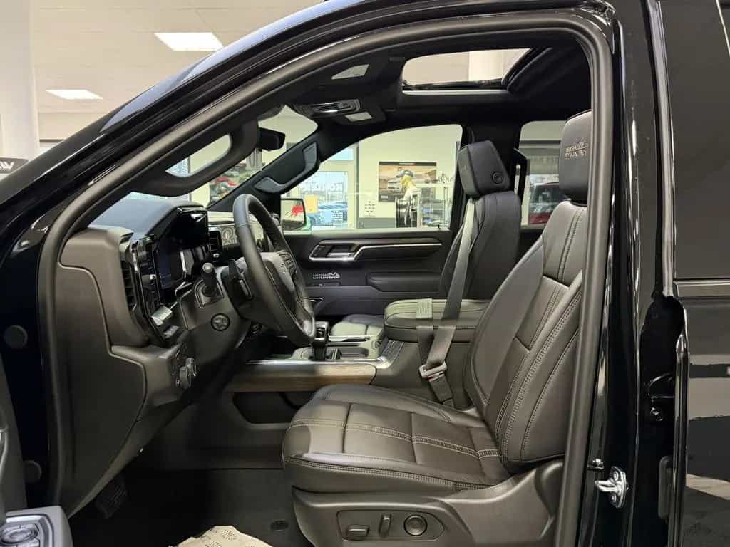 Chevrolet Silverado High Country Midnight Edition MY 25 6. null-photo-13